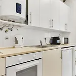 Апартаменты 1bdr Cozy Flat In Heart Of By Lovelystay